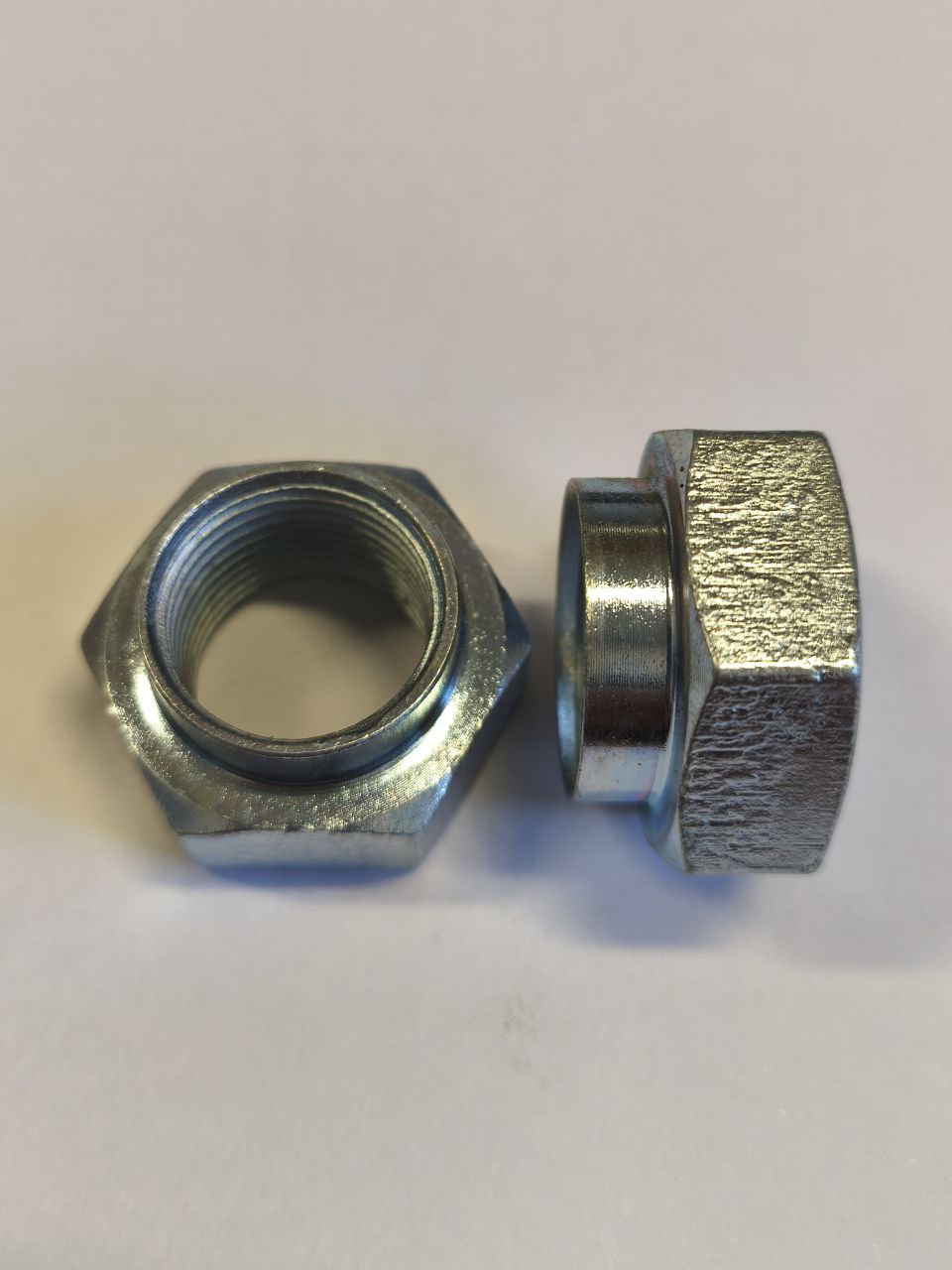 Гайка М20*1,5 ступицы 2108